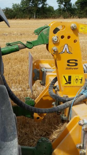 Liaison tracteur outil - Report de charge dynamique