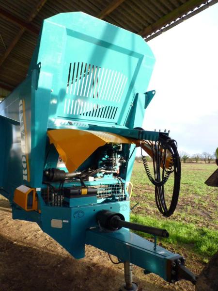 Coffre avant épandeur Rolland